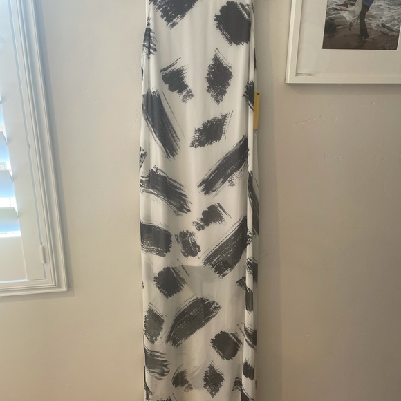 Alice and Olivia Gown - Picture 3 of 5